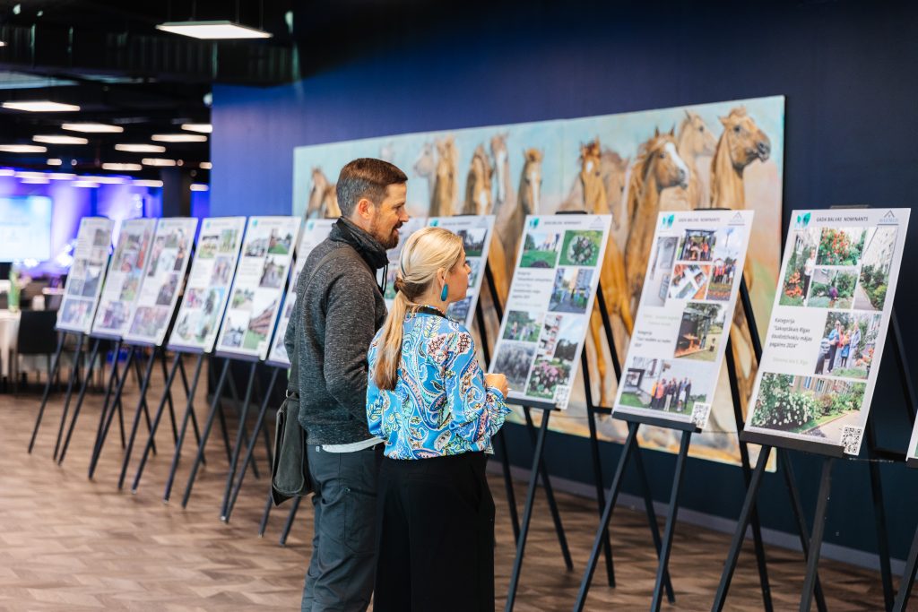 Nosaukti 12 Gada balvas “Latvijas sakoptākais daudzdzīvokļu mājas pagalms 2025” finālisti